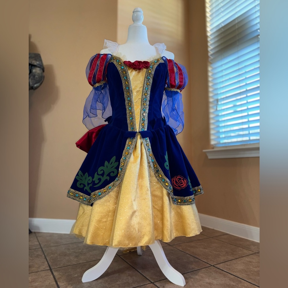 Snow White costume for women size M LIMITED EDITION